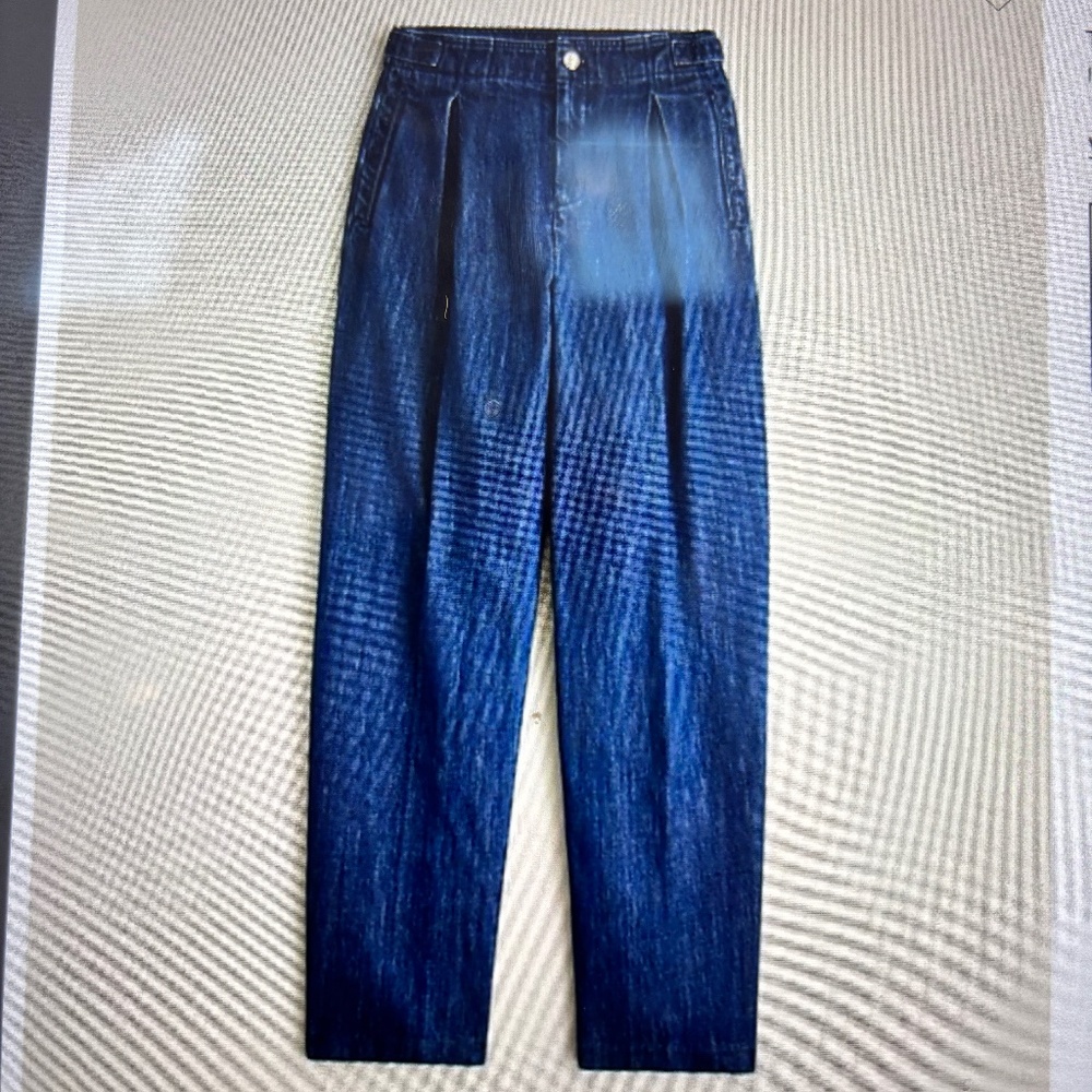 Tapered Jean with pleats